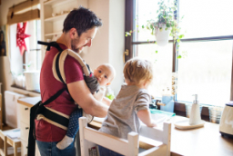 Cómo aprovechar la baja paternal cuidando a tu bebé